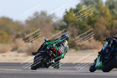 media/Dec-18-2022-SoCal Trackdays (Sun) [[8099a50955]]/Turn 7 Backside (1125am)/